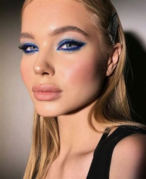 Maquiagem 2020 Novas Tendências 100 Fotos Inspiradoras No Eyeliner Makeup Blue Eyeliner