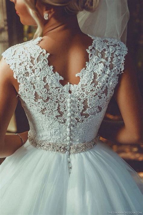 36 Refined Wedding Dresses With A Buttoned Back