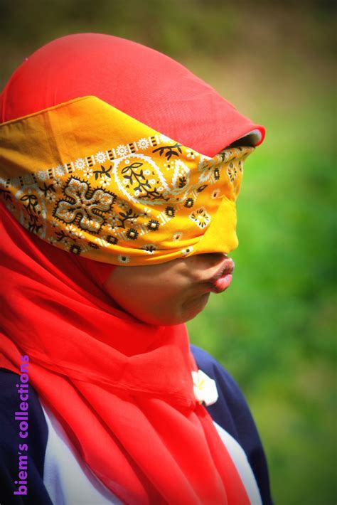 Jilbab Merah Mata Ditutup Mulut Mencucuhehekaya Ap Flickr