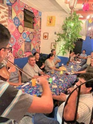 Con los utensilios que se. el-patio-la-fina-cocina-de-barrio_360x480 - Puerto ...