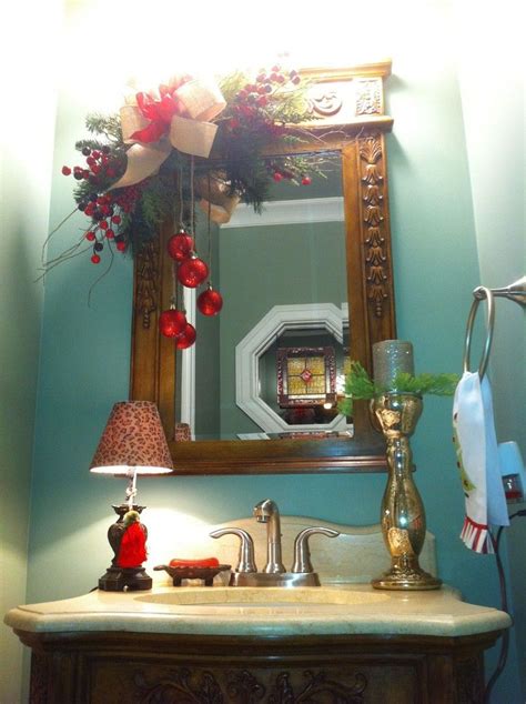 Easy Christmas Bathroom Decor