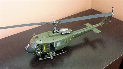 Uh 1d Huey Gunship Plastic Model Helicopter Kit 132 Scale