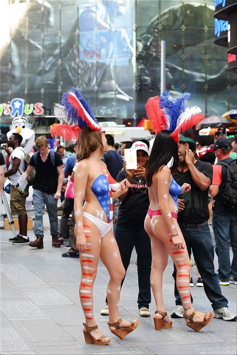 Topless Bodypainted On Times Square Photo 10 53 X3vid
