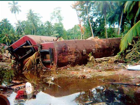 World Biggest Train Accident Took Place In Sri Lanka The Whole Train