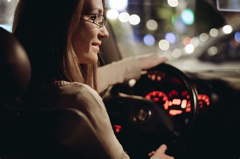 7 Tips For Seeing Clearly While Driving At Night Focus A Health