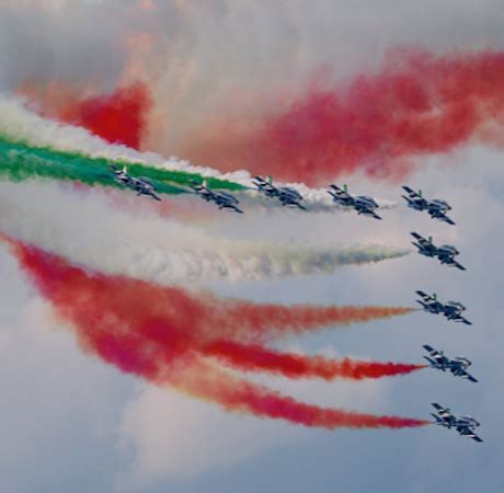 Oggi, venerdì 8 gennaio 2021, tutta l'italia è in zona gialla rafforzata, ovvero valgono le regole per la zona gialla, con l'aggiunta del divieto di varcare i sabato 9 e domenica 10 gennaio scatta la zona arancione in tutto il paese. 7 gennaio, Festa del Tricolore: simbolo che unisce tutti ...