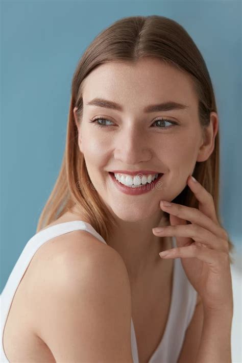 Beauty Portrait Of Smiling Woman With White Teeth Smile Stock Image Image Of Style Natural