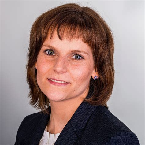 Profitieren sie von einer attraktiven anlage, die ihnen feste zinsen für 6 jahre garantiert. Claudia Petrich - Bereichsleiterin Privatkunden - VR-Bank ...