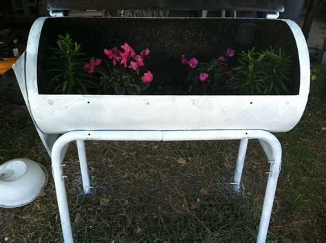 Neat Way To Reuse An Old Grill Turn It Into A Planter Country