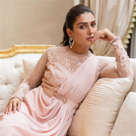 Ayeza Khan Is Looking Gorgeous In This Pink Dress Reviewitpk