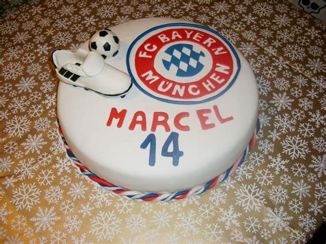 Danke :*hier findest du noch weitere wichtige informationen. Soccer Cake Fußball Torte Bayern München | Kuchen und ...