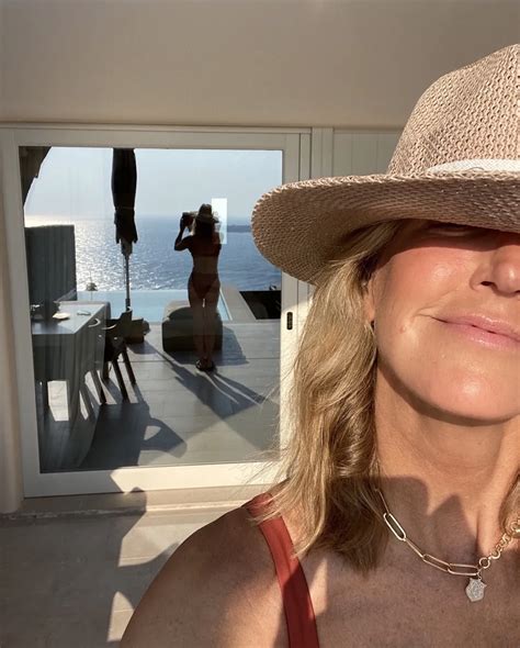 Gma S Lara Spencer Teases Fans As She Poses In Tiny Bikini While Star