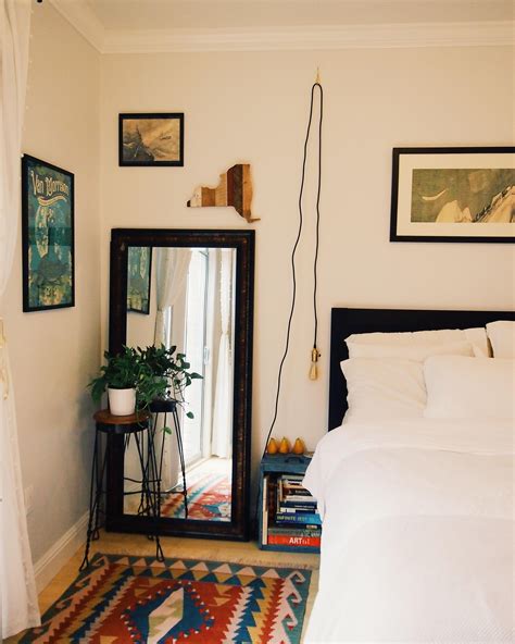 See more ideas about hanging lights, bedside lighting, bedroom lighting. Kilim Rug and Hanging Edison Light in Bedroom | Edison ...