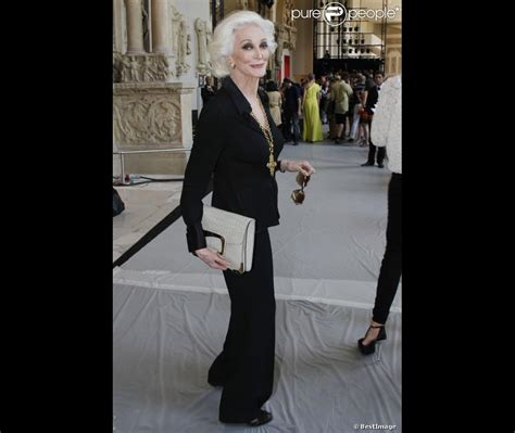 carmen dell orefice au défilé haute couture stephane rolland lors de la fashion week parisienne