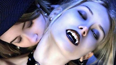 Pin By Karen King On Vampire Vampire Girls Vampire Pictures Female Vampire