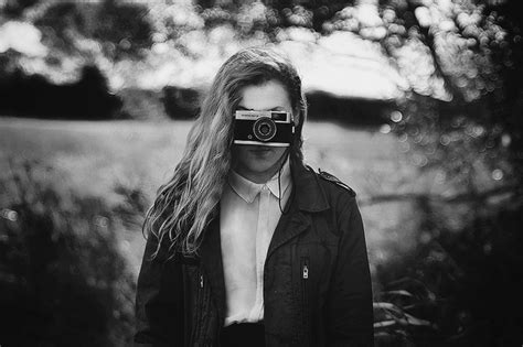 英國 18歲 女攝影師 Laura Williams 的超現實自拍創作 Digiphoto