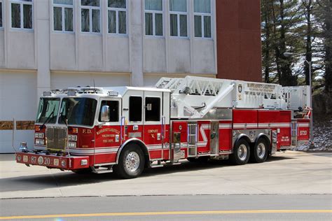 Manhasset Lakeville Fire Department Tower Ladder 8720