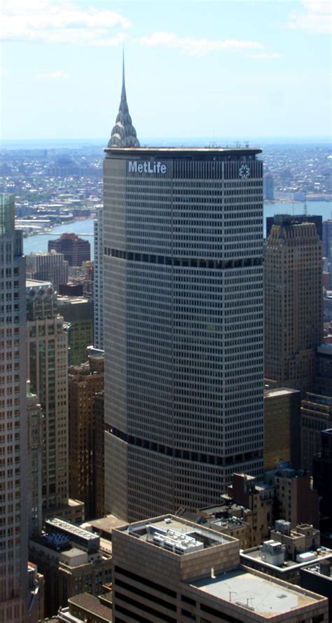 Being installed when nobody sees. MetLife Building - The Skyscraper Center