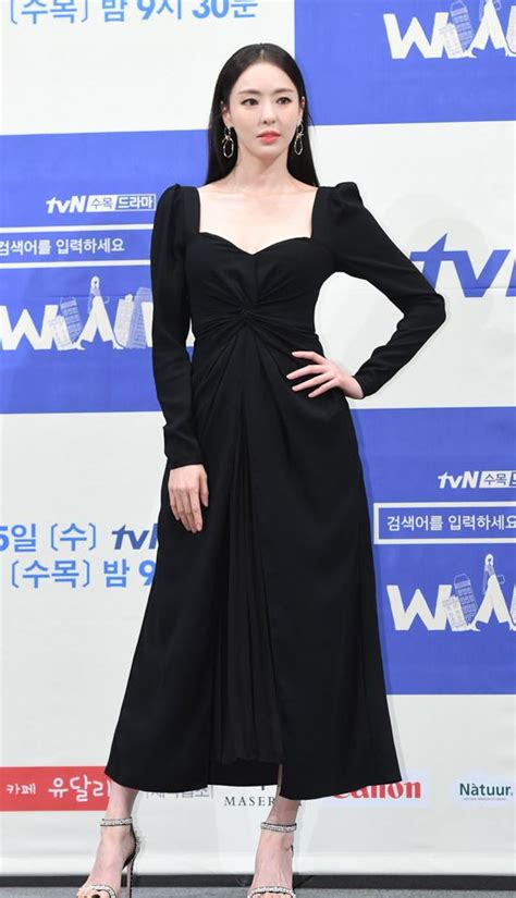 Lee Da-hee's Fashion Look at 'Search: WWW' Press ...