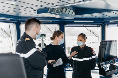 Travailler Dans La Marine Nationale 24h Sur La Base De Toulon