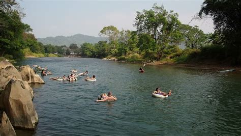 river tubing in vang vieng backpacker guide just globetrotting