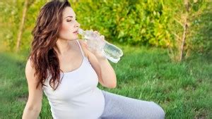 Importancia de la hidratación en el embarazo lactancia y primera infancia
