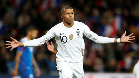 Know footballer's bio, wiki, salary, net worth including his dating life, girlfriend, married or he was born as kylian mbappe lottin to the house of fayza lamari and wilfried mbappe. Kylian Mbappe saves French blushes in 2-2 draw with Iceland