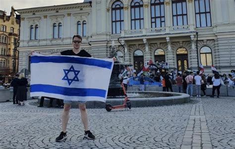 Tampereella Israelin vastaisessa mielenosoituksessa kiihkeä tunnelma • Pt-media