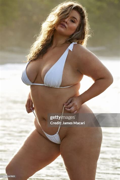 model hunter mcgrady poses for the 2019 sports illustrated swimsuit ニュース写真 getty images