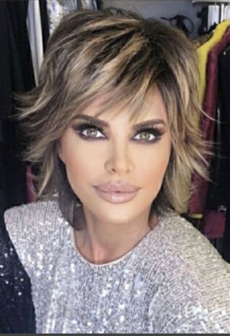 Lisa Rinna Goes As Jennifer Lopez In Iconic Green Gown For Halloween