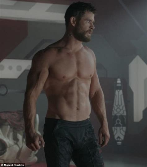 chris hemsworth shows off abs in new thor ragnarok photos daily mail online