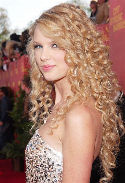 Video Tutorial How To Do Your Makeup Like Taylor Swift Long Curly