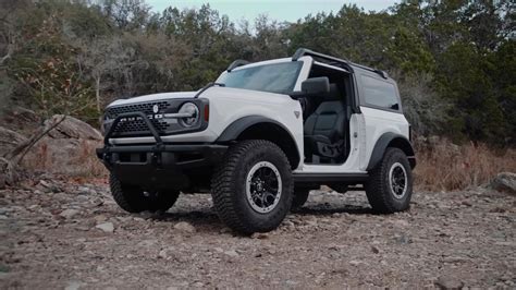 Two-Door 2021 Ford Bronco Badlands Sasquatch Looks Really Nice Doorless