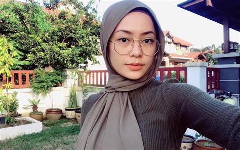 Gambar artis korea perempuan g masuk daftar 100 wajah memukau. Stail Hijab Untuk Wanita Berkaca Mata! | MyBaju Blog