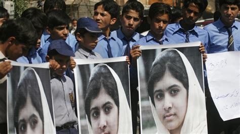 Malala yousafzai, often referred to mononymously as malala, is a pakistani activist for female education and the youngest nobel prize laurea. Royaume-Uni : longue réadaptation en vue pour Malala, la ...