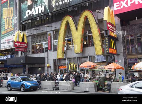 Times Square Mcdonalds On 7yh Avenue In Manhattan Nyc Stock Photo Alamy