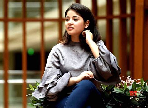 Zaira Wasim Reacts To Picture Of Woman Eating In Niqab Gg2