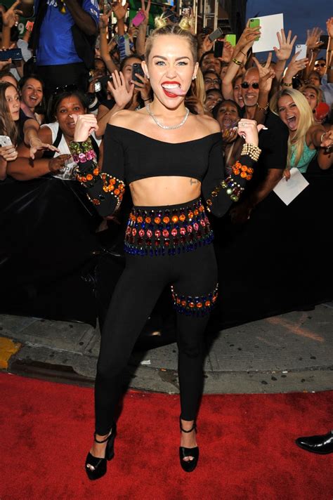 Who Wore What 2013 Mtv Video Music Awards Red Carpet Miley Cyrus In Dolce Amp Gabbana Nick