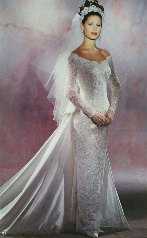 Bestellen sie maßgeschneiderte brautkleider zu günstigen preisen. Demetrios 1993 (With images) | Timeless wedding gown ...