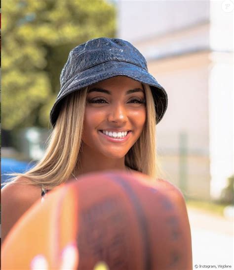 A tout juste 16ans elle est déjà certifiée single d'or et platine. Wejdene sur Instagram. Le 20 août 2020. - Purepeople