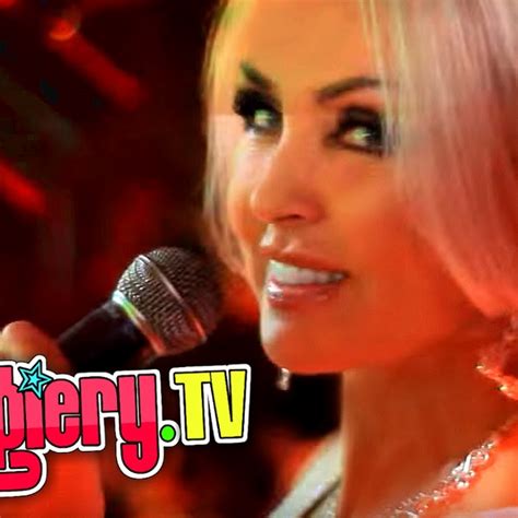 Zaśpiewała stare przeboje, choć promowała też utwory z najnowszej płyty. Teresa Werner - Topic - YouTube