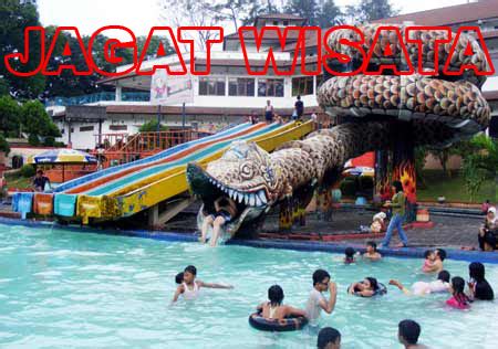 Berbagai ornamen seperti aladin, lampu wasiat pada waterpark ini terdapat beberapa kolam renang untuk dewasa dan anak kecil yang sangat luas. Tempat Wisata Kolam Renang di Bandung