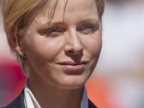 Fürstin charlène von monaco teilt auf instagram neue bilder ihrer familie. Fürstin Charlène: Ihre Haare sind ab! | Promiflash.de