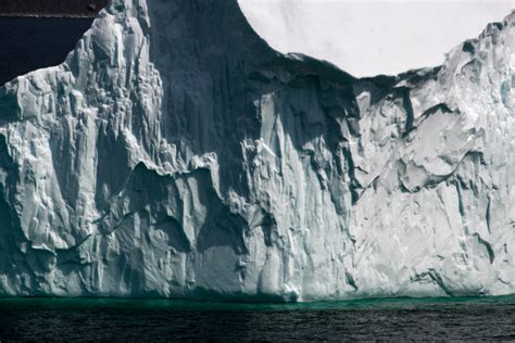 lun des  gros icebergs jamais vus sest detache de lantarctique