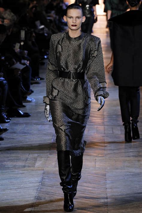 Il modello più adatto a te è scegli tra oltre 8.000 vestiti da cerimonia, catalogati per stilista, collezione, tipologia, e scopri le ultime tendenze. Yves Saint Laurent Fall 2012 | Paris Fashion Week ...