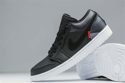@jaysmithjordans jordan 1 psg.these are fire.love the detail on them!!!! Buy The Air Jordan 1 Low PSG Right Here • KicksOnFire.com