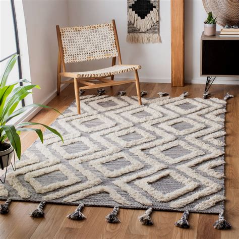 Decorating With Rugs 101