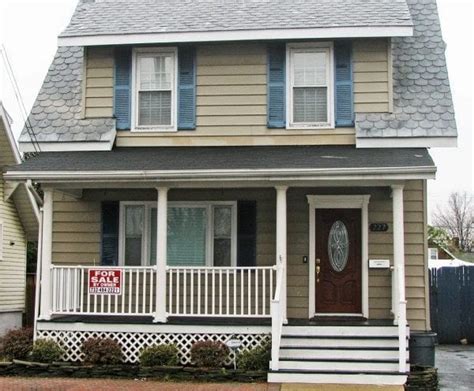 Since commercial buildings are larger and have more people, ensuring their the rails of a commercial deck should be 46 inches high according to the code. Porch Railing Height, Building code vs curb appeal