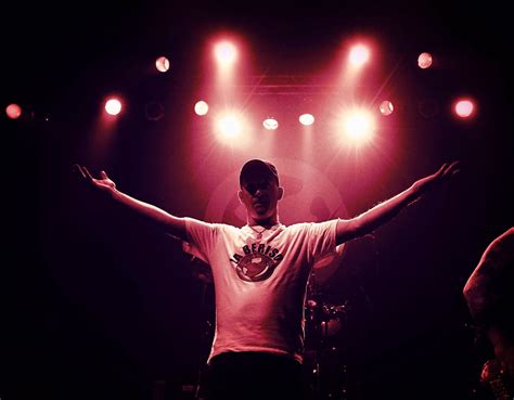 Acá te contamos cómo, desde tiktok, la gente se enamora de la lectura. Mirar donde todos miran y ver lo que nadie ve.-: Frases de ...