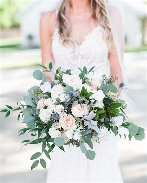 20 Gorgeous And Trendy Greenery Wedding Bouquets